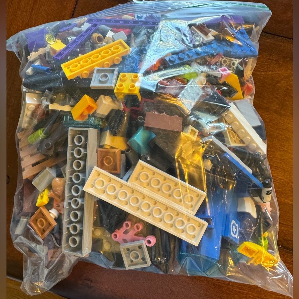 Misc Legos (gallon size bag)